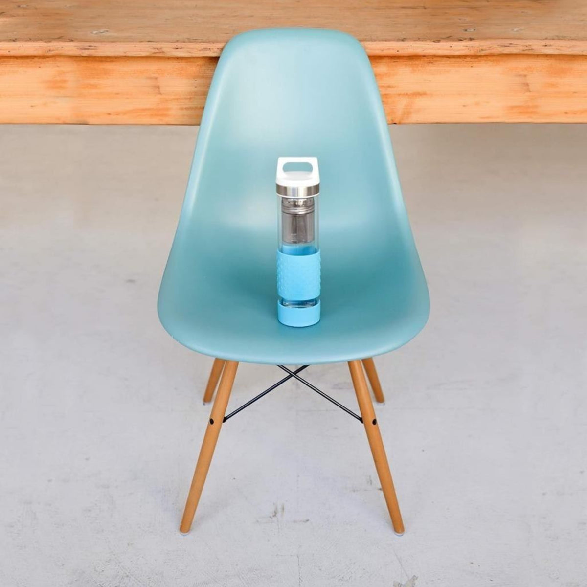 SIGG Hot & Cold Infuser Thermal Water Bottle 0.4 L Glass Bottle Silicone Shell