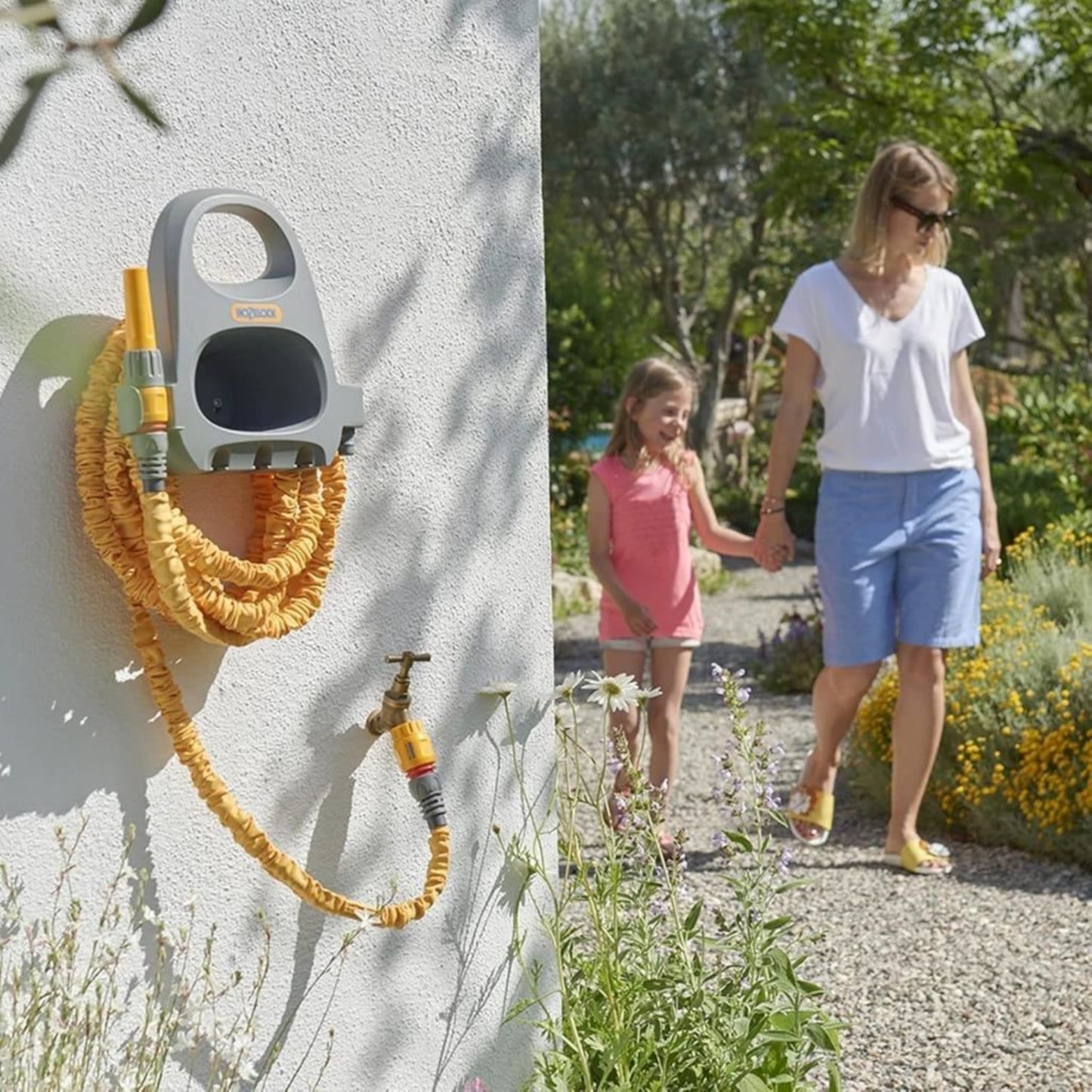 Hozelock 7.5m Superhoze Expandable Anti Kink Hose with Connectors and Jet Nozzle