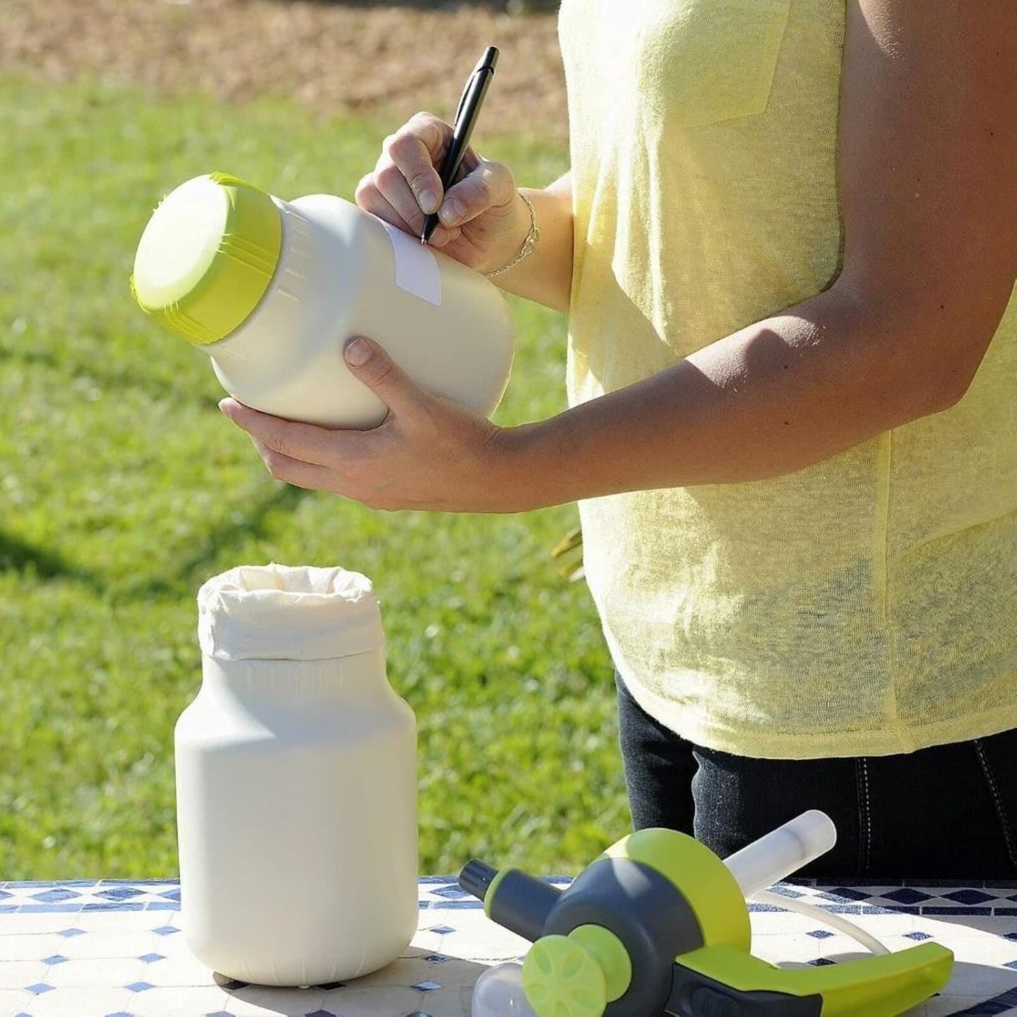 Hozelock Pure 1.5Ltr Sprayer Tank for Fertiliser and Pesticide Canister and Lid