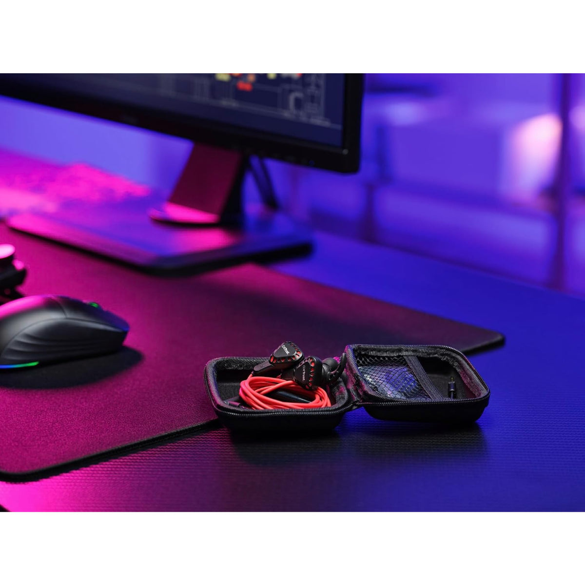 Trust Gaming In-Ear Earphones Cobra Multiplatform Headphones with Mic Hard Case