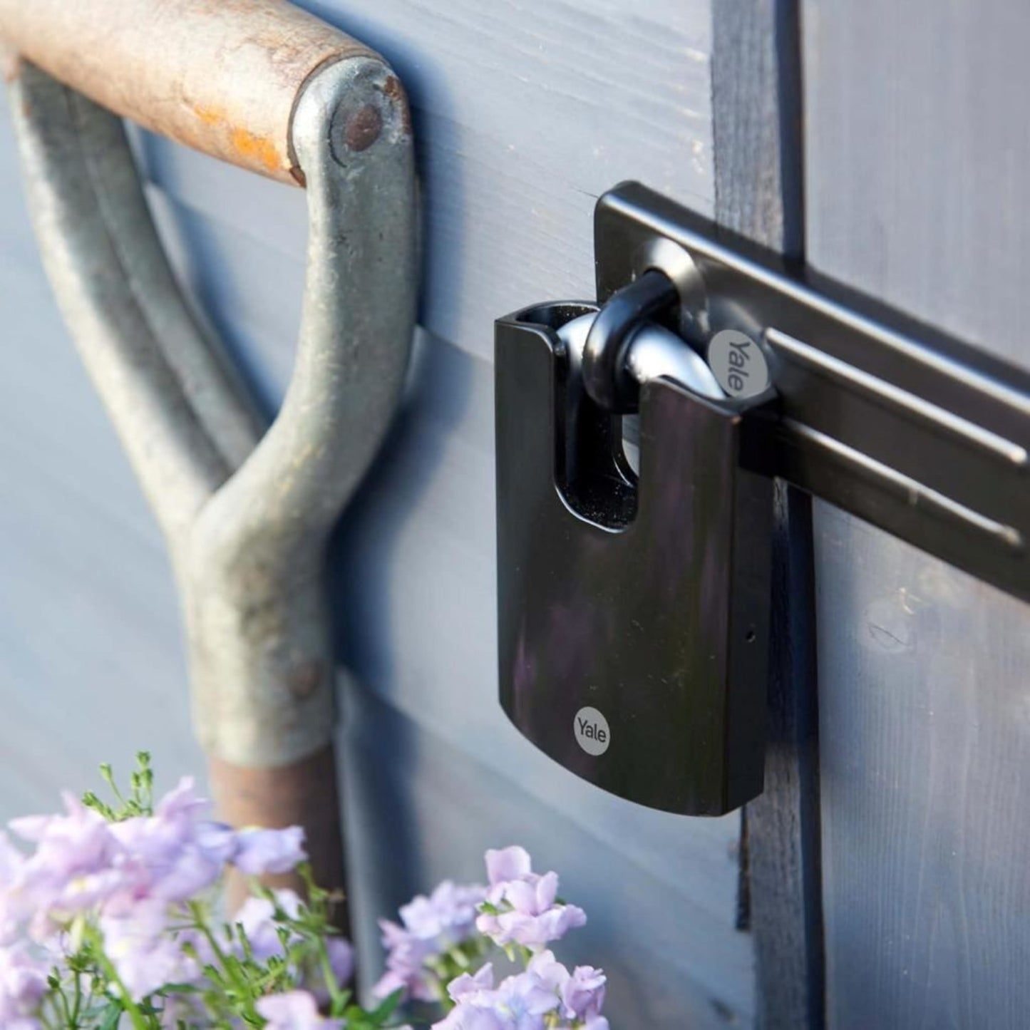 Yale Padlock Closed Shackle Maximum Security Outdoor Weatherproof 62mm Black