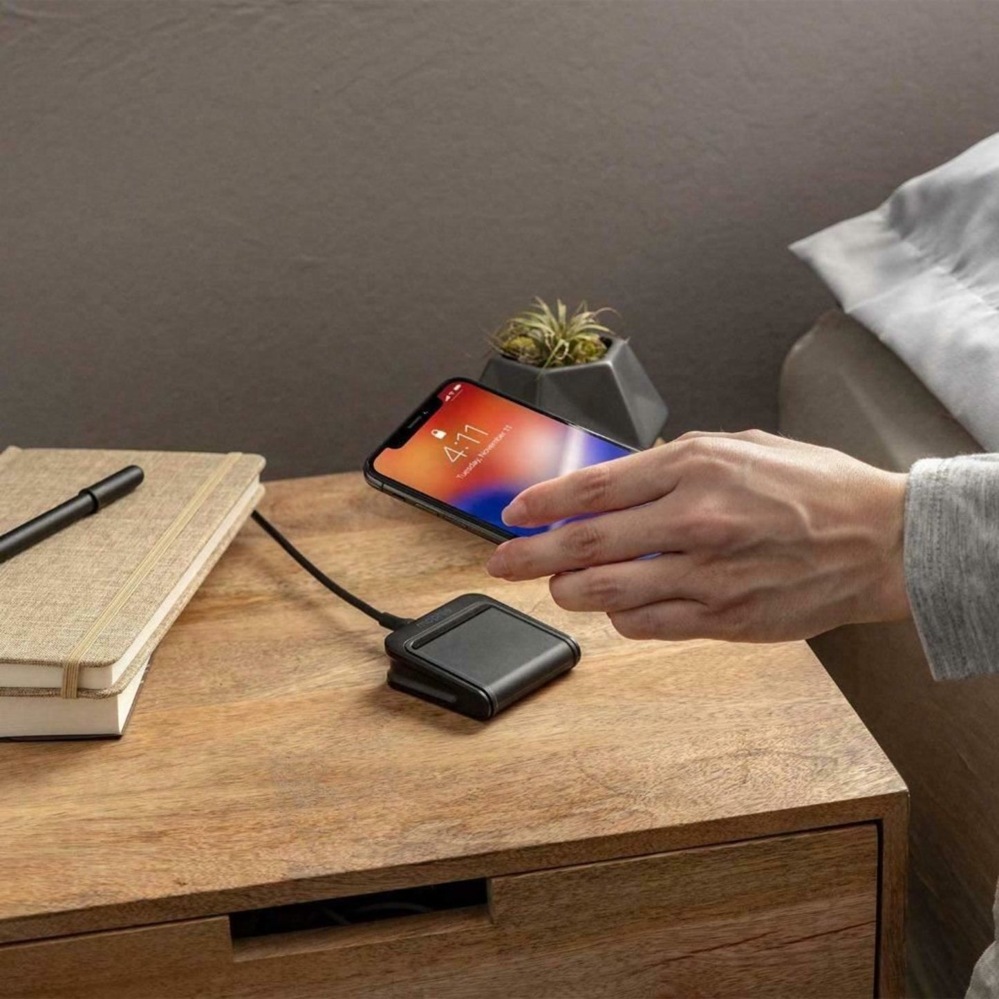 Mophie Qi Charger Mini Wireless Universal Charging Pad - Qi Enabled Devices