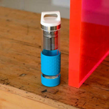 SIGG Hot & Cold Infuser Thermal Water Bottle 0.4 L Glass Bottle Silicone Shell