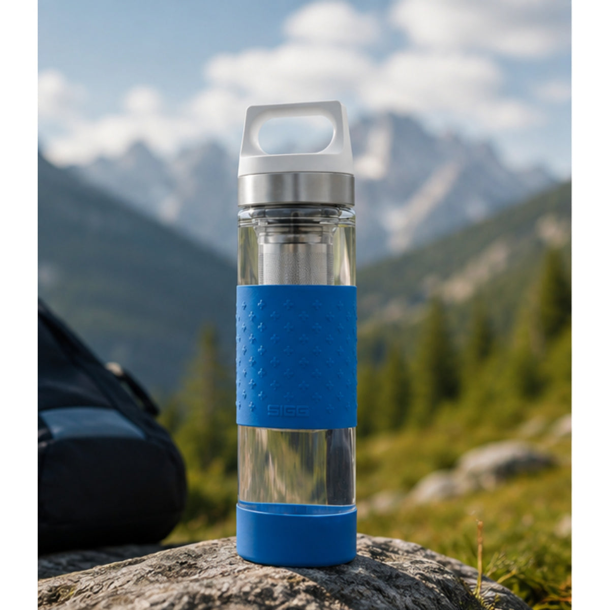 SIGG Hot & Cold Infuser Thermal Water Bottle 0.4 L Glass Bottle Silicone Shell